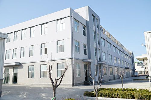 公司本著以人為本、誠信待人的理念，培養(yǎng)造就了一批專業(yè)人員